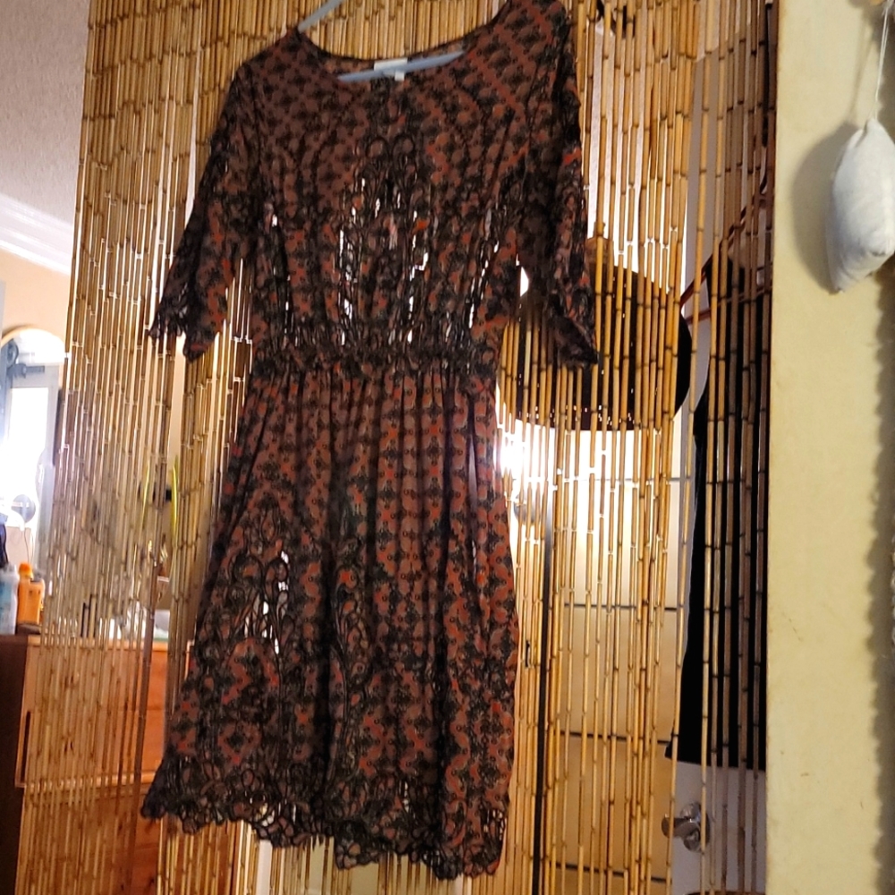 Anthropologie Meadow Rue Dress Size Small Burnt red and black. NEEDS slip.